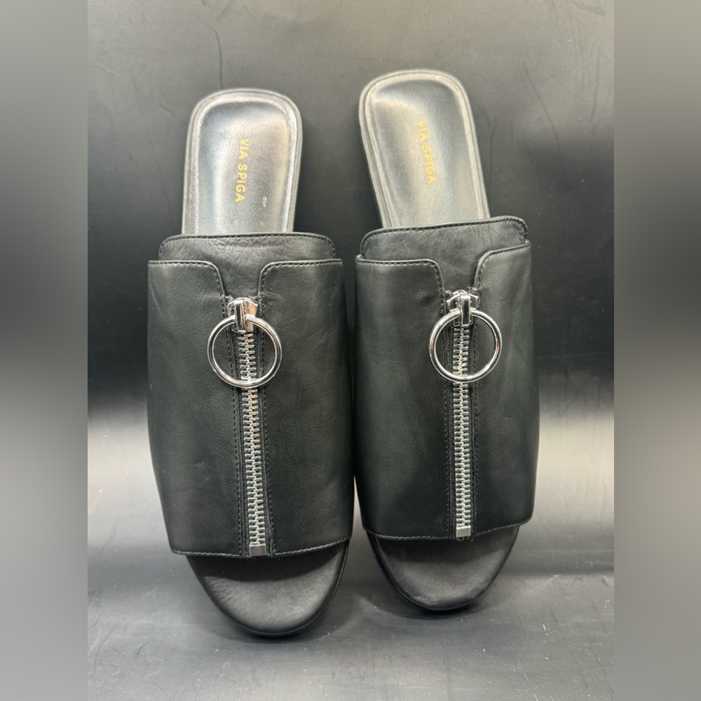 NWOT- VIA SPIGA Hope Flat Zipper Slip-On Leather Sandals